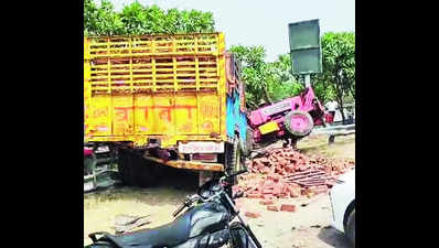 Woman and daughter injured after car rams tractor on Yamuna e-way