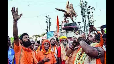 Monks hold 3-km protest rally in Kolkata