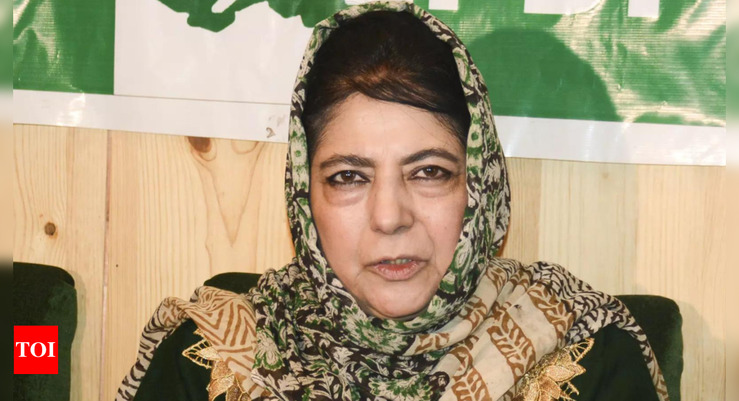 Mehbooba sits on dharna alleging PDP workers have been arrested