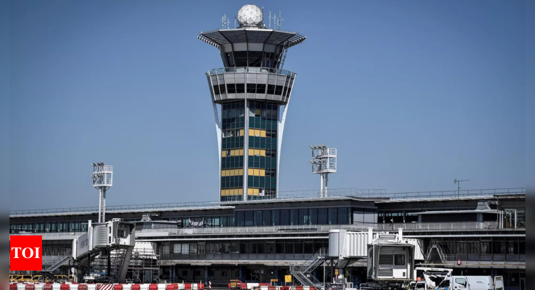 70% flights to be cancelled from Paris airport amid air traffic controllers’ strike – Times of India