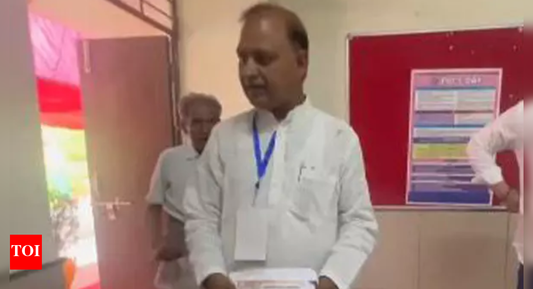 'BJP polling agents carrying pamphlets inside booth,' alleges AAP's Somnath Bharti | India News - Vimarsana News