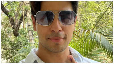 Sidharth Malhotra flaunts his inked finger; urges fans to go and vote—see pic!