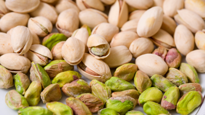 10 benefits of eating 2 pistachios daily