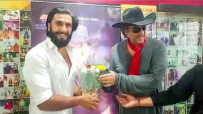 Mukesh Khanna clarifies Ranveer Singh has not been officially cast as Shaktimaan following their meeting