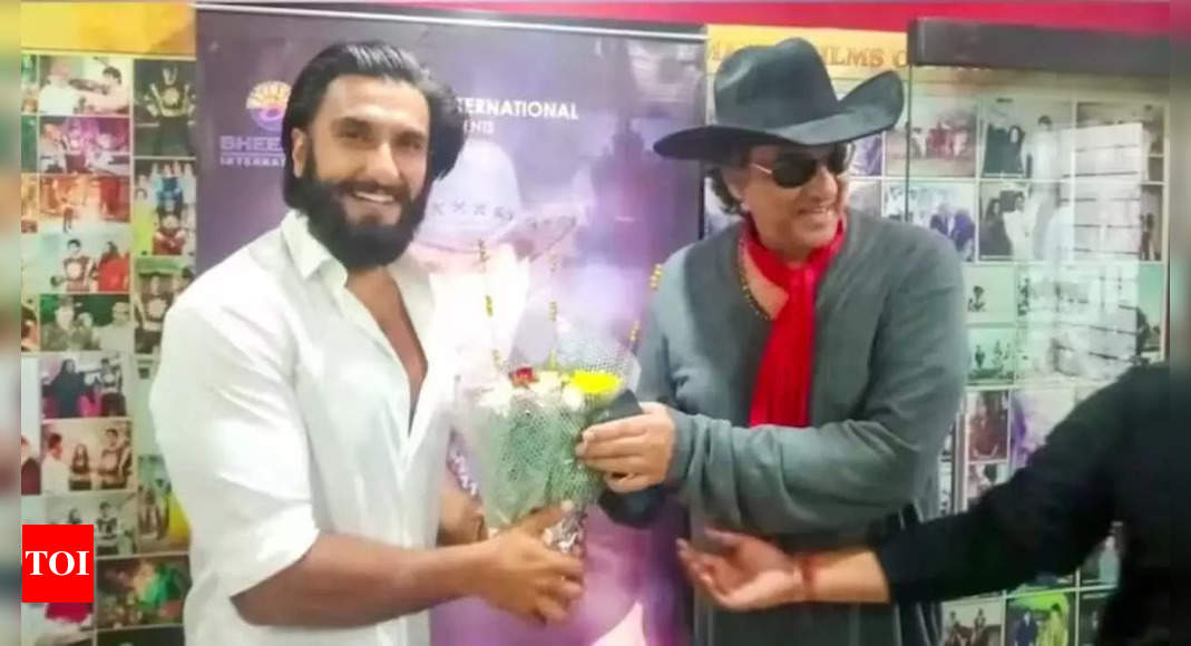 Mukesh Khanna clarifies Ranveer Singh has not been officially cast as Shaktimaan following their meeting | Hindi Movie News