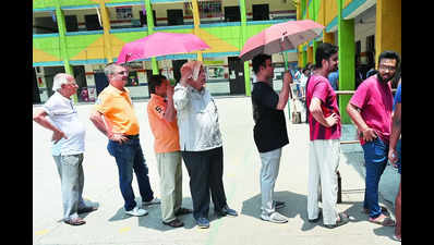 Heatwave, faulty machines at some places put best poll efforts to shade