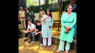 Delhi Lok Sabha election: ‘Missing’ symbol of broom or hand ties supporters in knots