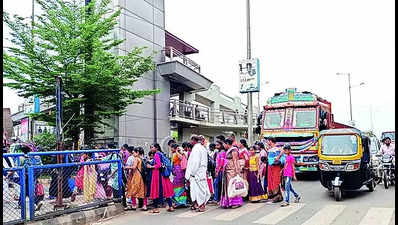 Commuters caught on the wrong foot as overbridge eludes Hubballi bus stand
