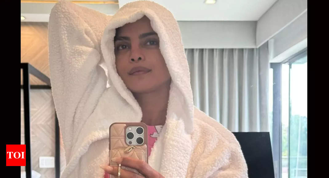 Priyanka Chopra Jonas no make-up morning selfie |