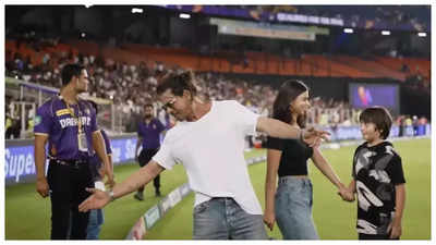 Shah Rukh Khan, Suhana and AbRam head to Chennai for KKR vs SRH IPL finale - Watch