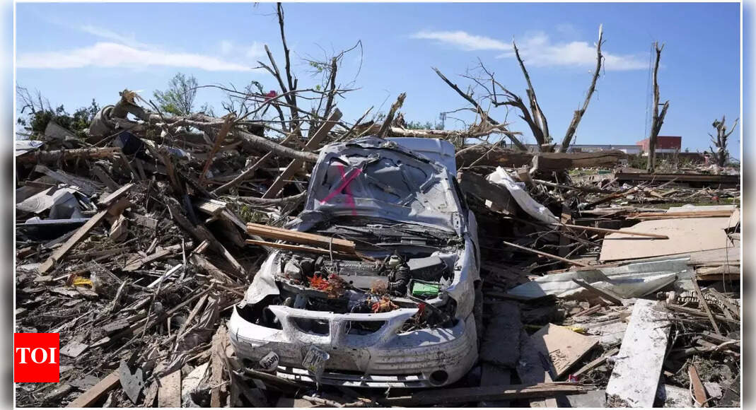 Tornadoes hit Texas, Arkansas and Oklahoma, killing at least 2 in Texas ...