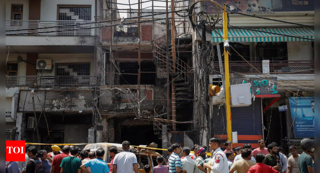 Delhi Hospital Fire License Expired No Fire Extinguishers Cops