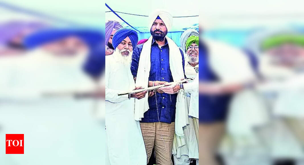 Bittu: Warring guns for Bittu, says took 'political asylum' | Ludhiana News - Vimarsana News