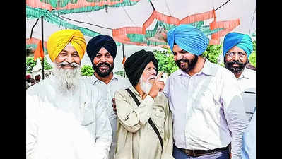 Dhillon promises to extend MC limits to 1,000 periphery colonies