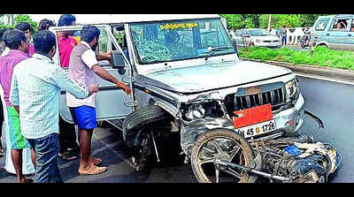 2 die as tahsildar’s jeep rams two-wheelers