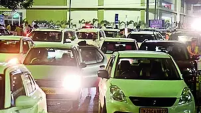 CNG cabs at airport cause rifts between drivers, passengers