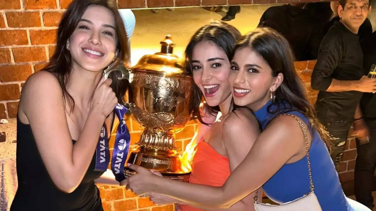 Suhana Khan posts new photo of Shah Rukh Khan after KKR win with Ananya Panday holding IPL trophy at party.