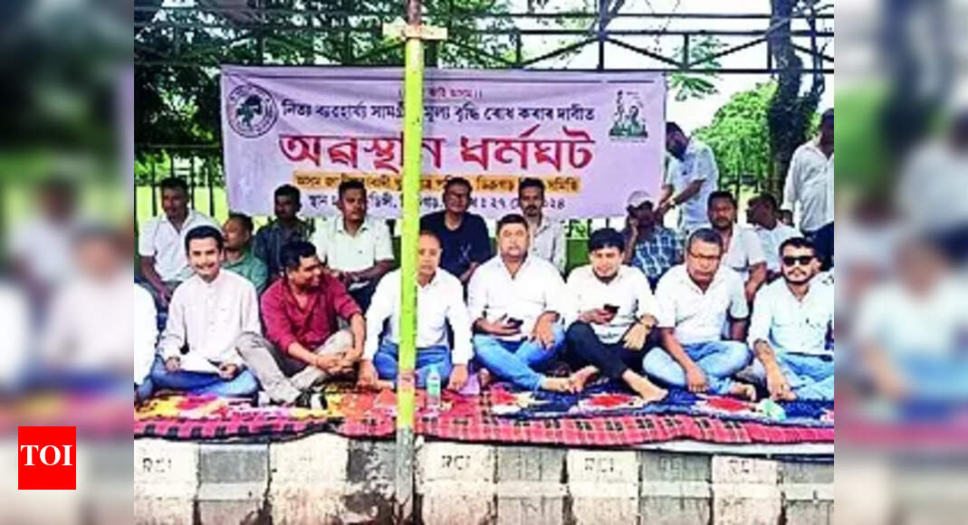Protest Against Rising Prices: Protest against rising prices of essentials, steep power bills in Assam | Guwahati News - Vimarsana News