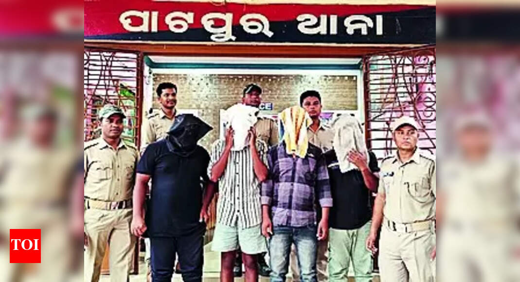 Chickens: Four arrested for stealing chickens | Bhubaneswar News - Vimarsana News