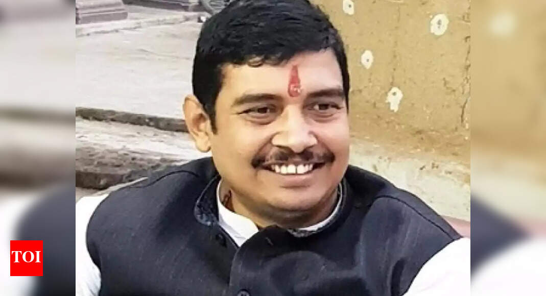 Ghosi MP: Ghosi MP surrenders before court | Varanasi News - Times of India