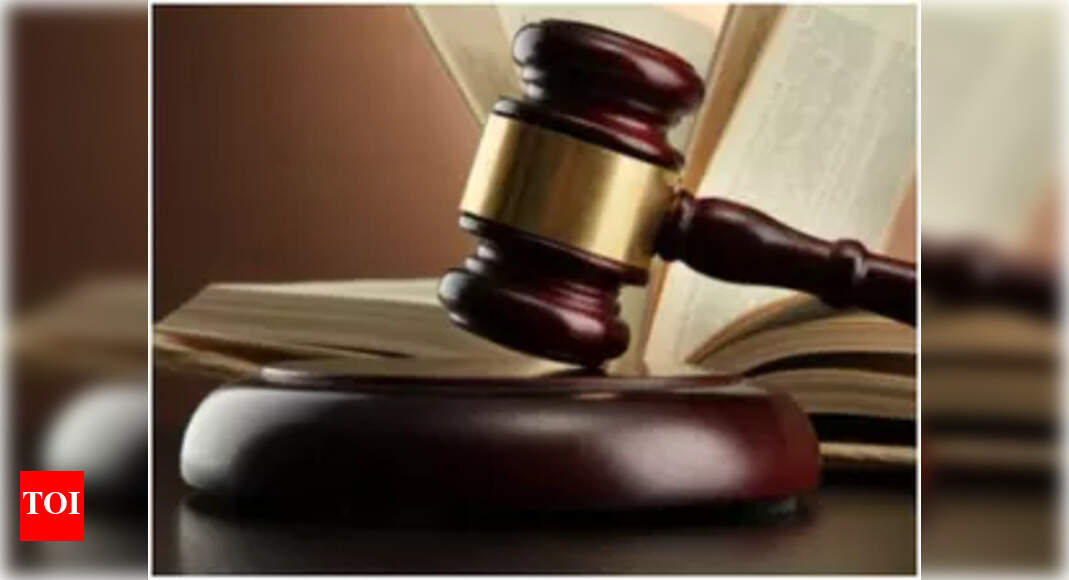 Undertrial throwsslipper at judgein Bhilwara court | Jaipur News - Vimarsana News