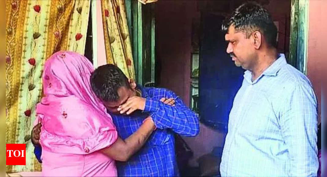 Abducted & abandoned in childhood, man reunited with mother after 22 years | Agra News - Vimarsana News