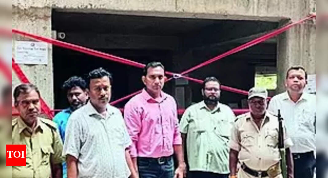 Chas Civic Body Seals Buildings: Chas civic body seals six buildings | Ranchi News - Vimarsana News