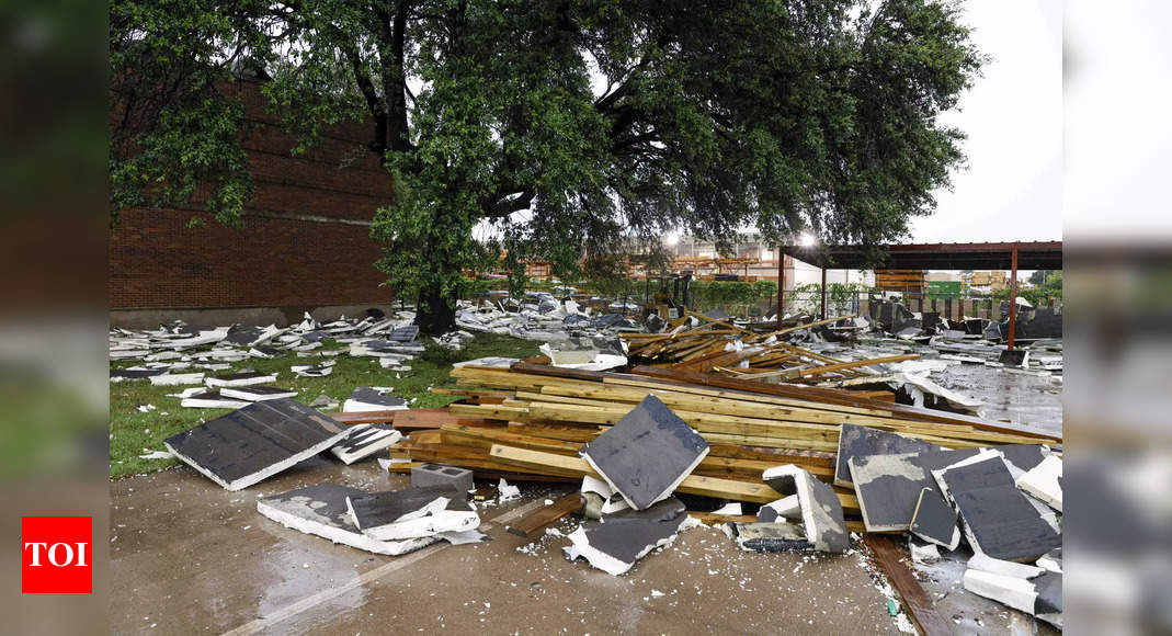 Texas storms cut power to 1 million, some outages to last days – Times of India