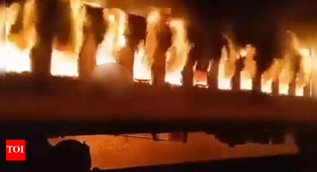 UP: Kanpur-bound train catches fire, no casualty | Allahabad News - Vimarsana News