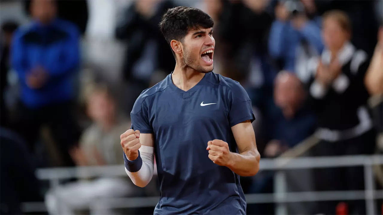 Carlos Alcaraz survives scare at French Open | Tennis News - Times of India