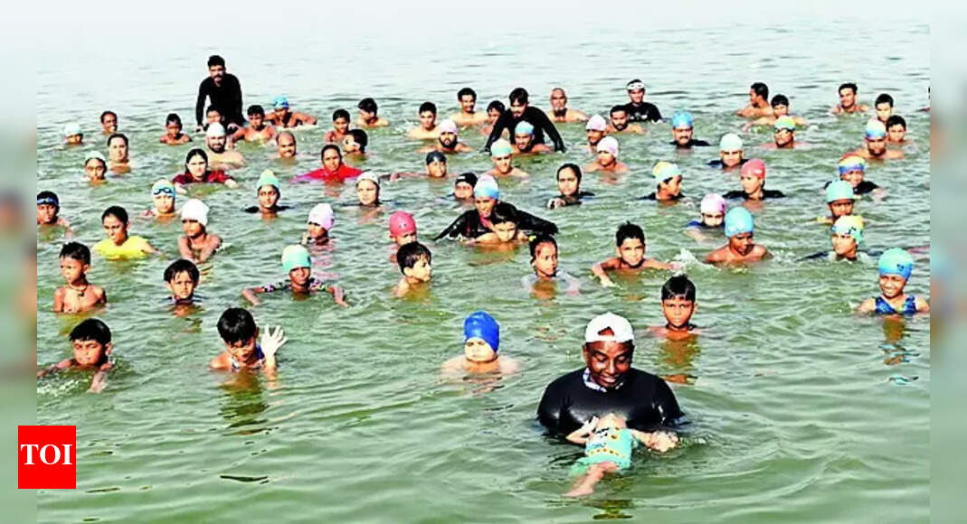 Ghats: Police Increase Safety Measures at Ghats for Swimmers | Allahabad News - Vimarsana News