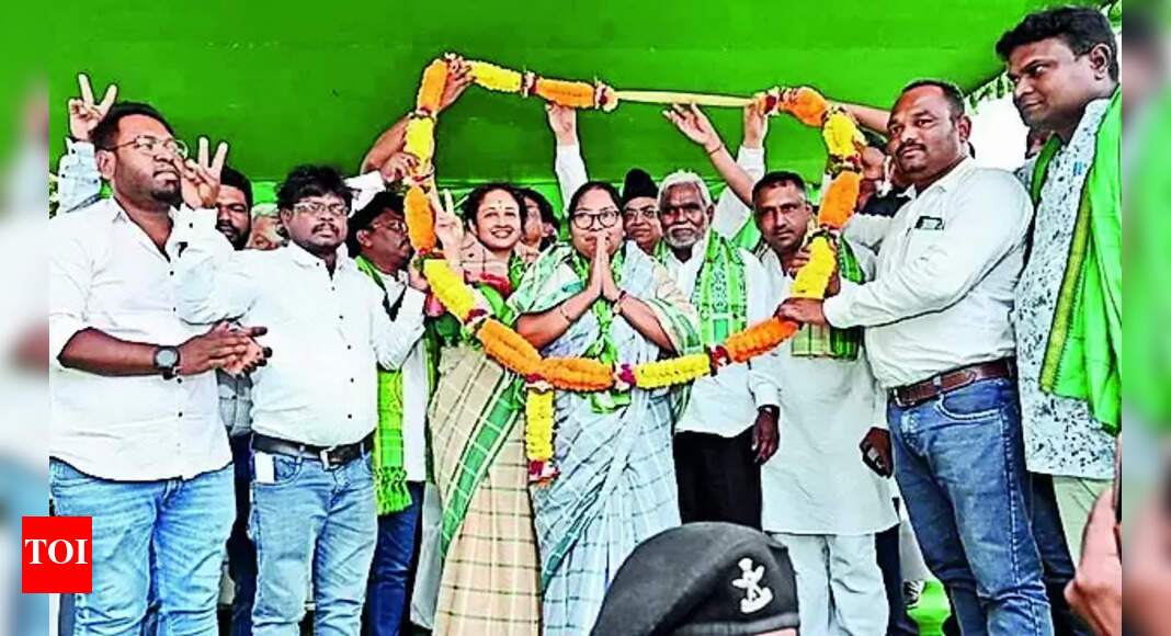 Jharkhand Mukti Morcha: Ex-Jharkhand CM's Sister Tries to Revive Inert JMM in State | Bhubaneswar News - Vimarsana News