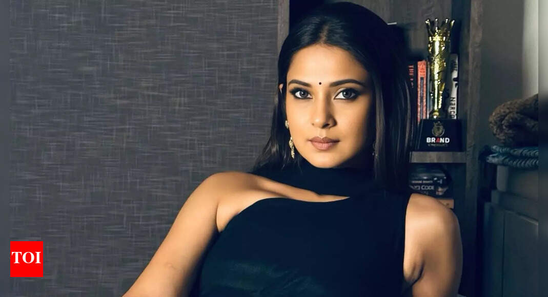 Jennifer Winget reveals missing out playing this role in Aditya Roy Kapoor starrer 'Night Manager'; says, "I was upset but life goes on" - Vimarsana News