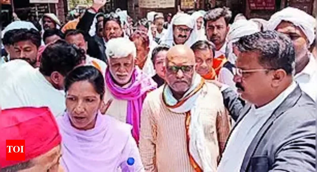 Ajay Rai: Ajay Rai woos legal fraternity on last day of campaigning ...