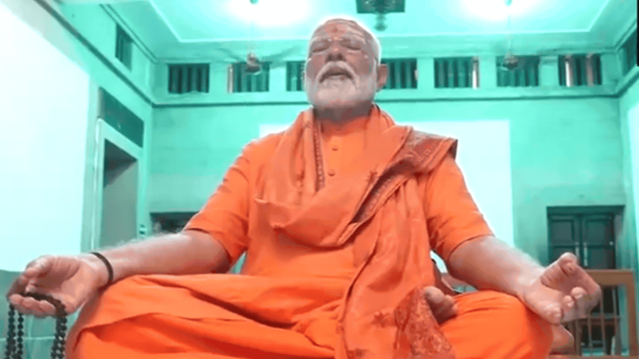First pictures of PM Modi meditating at Vivekananda memorial in  Kanniyakumari | India News - Times of India