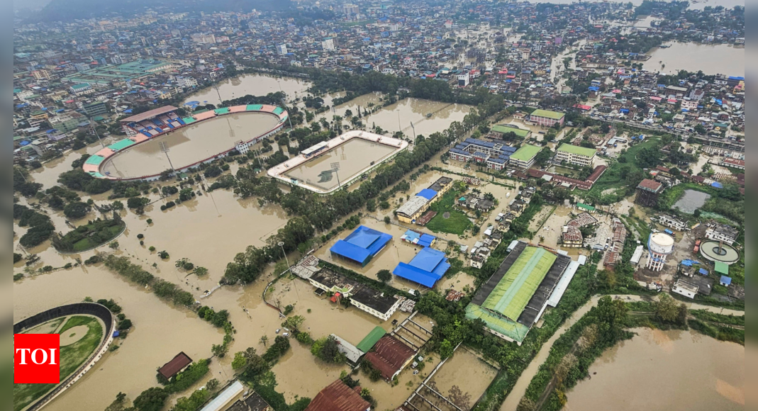 Heavy rain leads to waterlogging at Raj Bhavan in Manipur | Imphal News - Vimarsana News