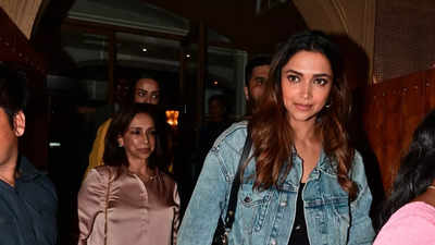 Mom-to-be Bollywood fans are astonished by Deepika Padukone's beauty during a family meal in Mumbai 