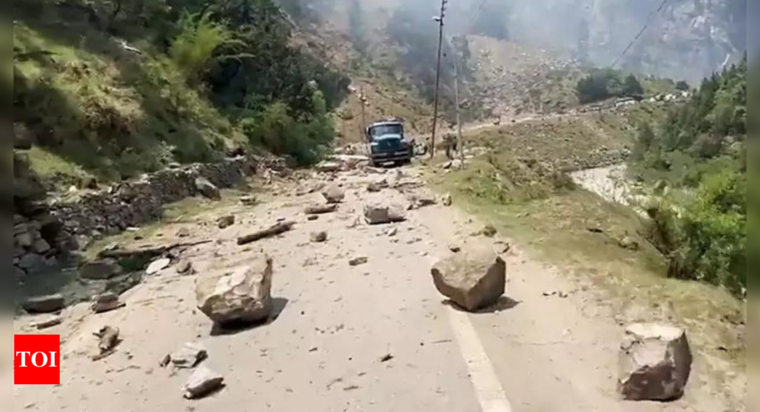 1 killed, 12 hurt in Gangotri highway landslide