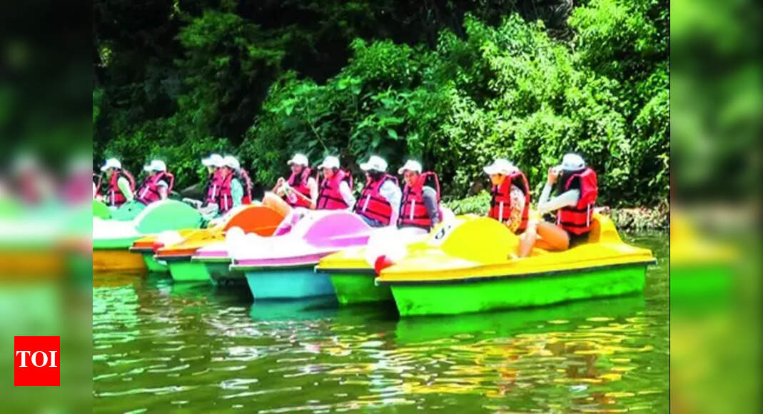Boat Races: Tourists Participate in Boat Races at Ooty | Coimbatore News - Vimarsana News