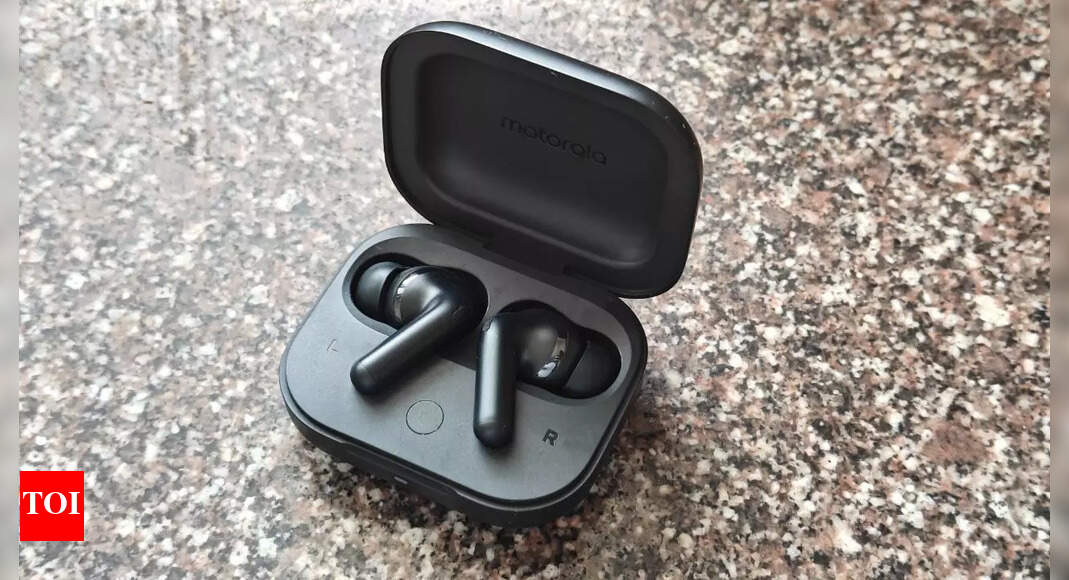 Moto Buds+ Sound by Bose TWS earbuds review: Fine audio, excellent customisation - Vimarsana News
