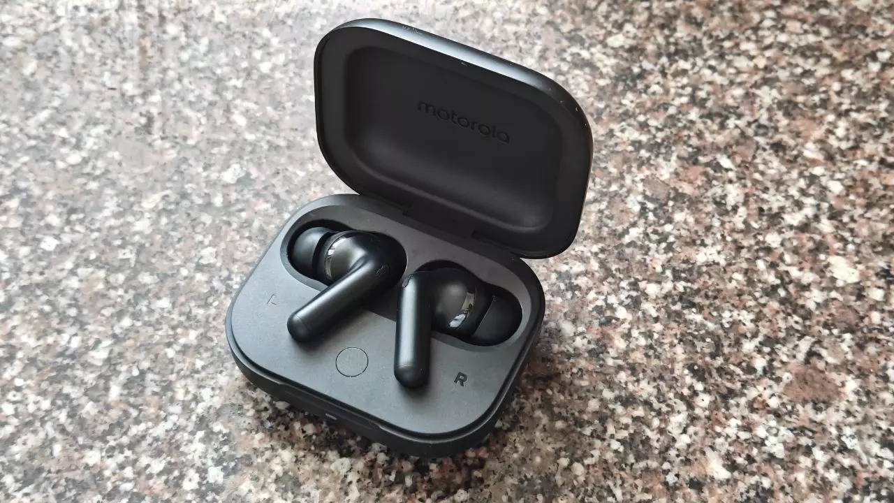 Moto Buds+ Sound by Bose TWS earbuds review: Fine audio, excellent  customisation - Times of India