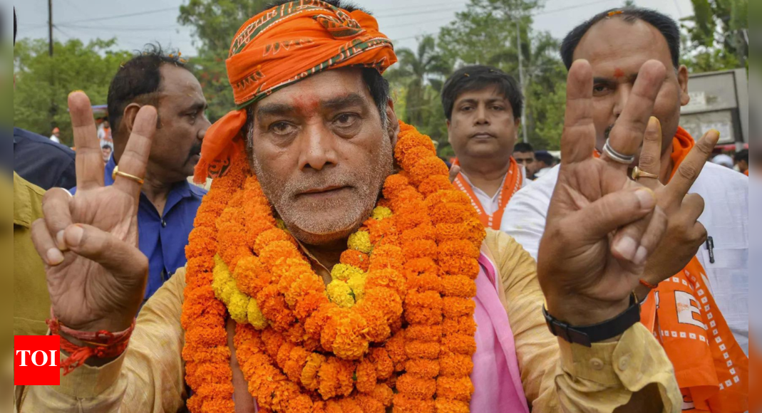 BJP candidate's convoy attacked in Bihar, 2 hurt | India News - Vimarsana News