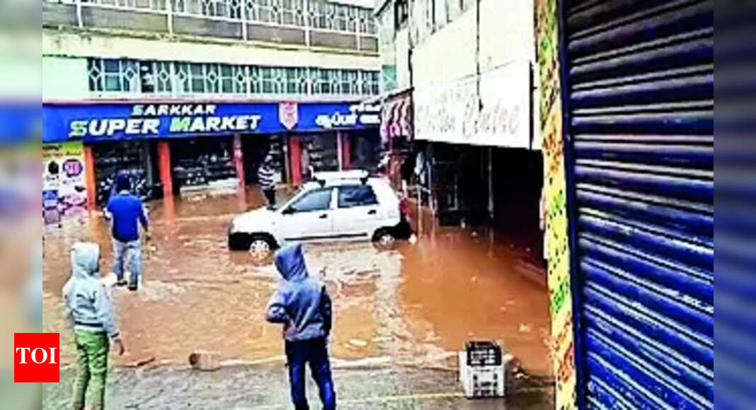 Ooty: Heavy Rain Causes Flooding in Ooty; Water Enters Houses in Kandal Area | Coimbatore News - Vimarsana News