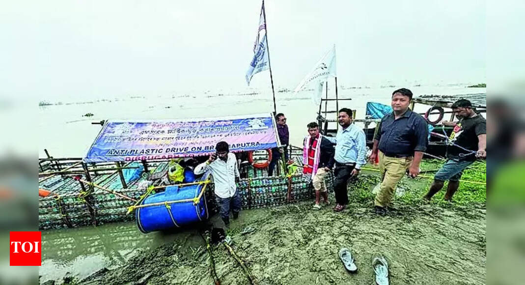 Plastic Pollution: Expedition in Boat Made of Plastic Bottles Raises Awareness on Plastic Pollution | Guwahati News - Vimarsana News