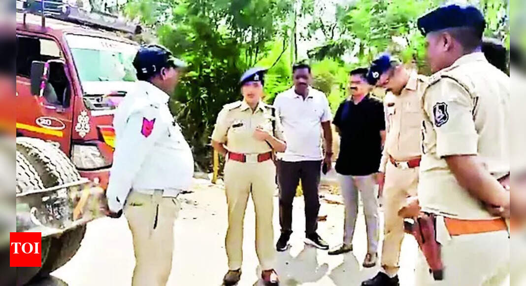 Dahod Couple Killed: Dahod couple killed after vehicle hits their motorcycle | Vadodara News - Vimarsana News