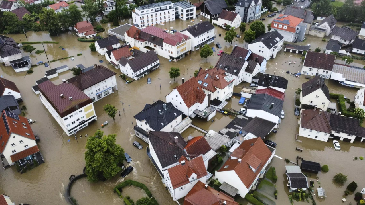 Rescue worker dies in southern Germany floods – Times of India