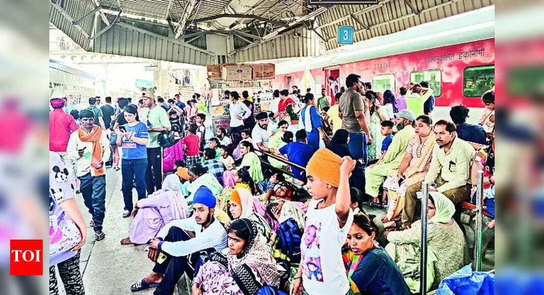 Train Service: Sirhind mishap hits train service, many stranded | Ludhiana News - Vimarsana News
