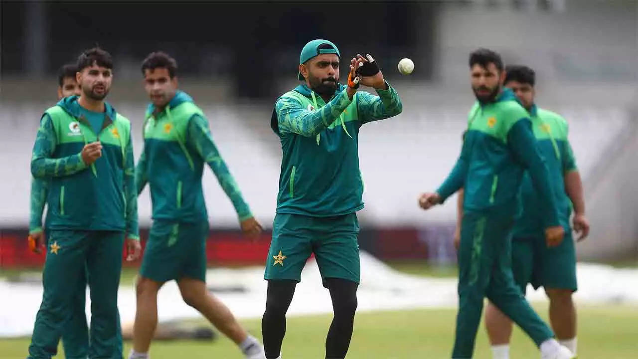 ‘World Cup jeetwa ke dain…’: Ahmed Shehzad challenges Babar Azam – Watch – Times of India