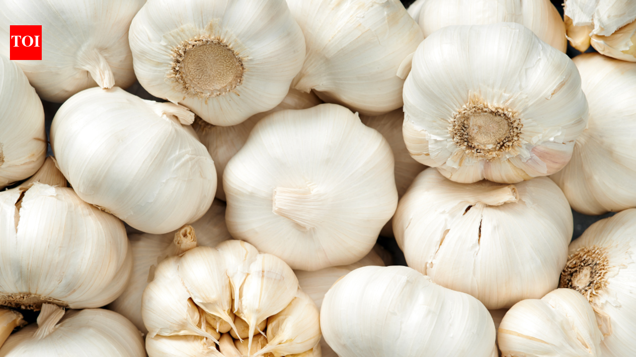 Garlic Benefits: 5 benefits of eating 1 raw garlic daily