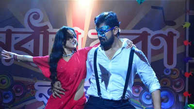 Neem Phooler Madhu: Parna and Srijan perform a couple-dance at University Fresher’s